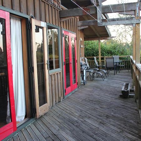 Treetop Hideaway - Taupo Holiday Home Exterior foto