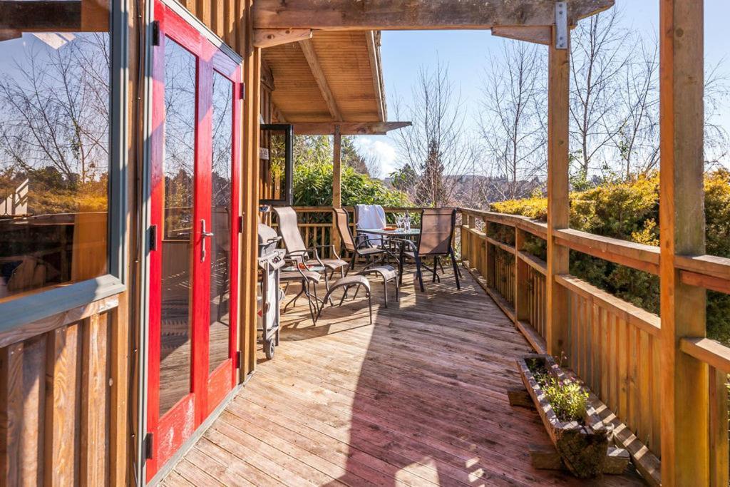 Treetop Hideaway - Taupo Holiday Home Exterior foto