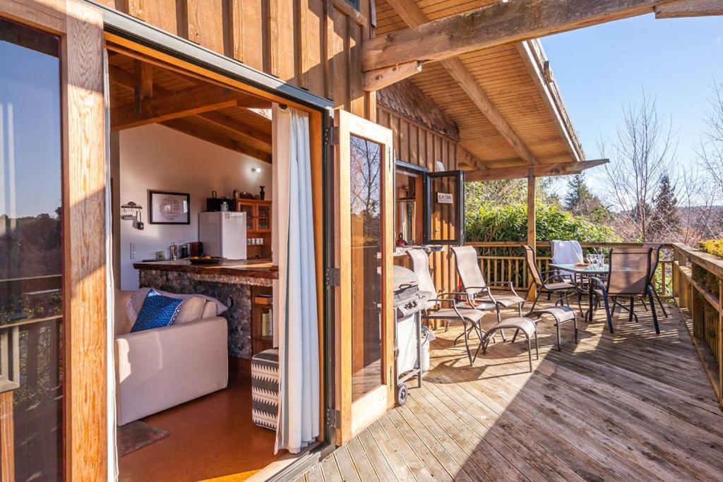 Treetop Hideaway - Taupo Holiday Home Exterior foto